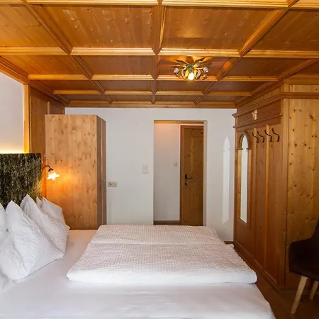 Haus Am Sonnenhang Apart Otel Finkenberg